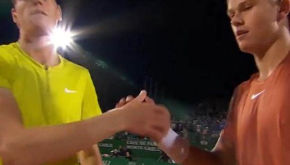 开云体育保障-张奔斗：男子球员赛后的握手戏也越来越戏多了