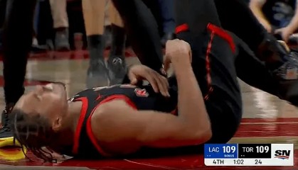 开云投注-哈登关键时刻连得8分追平比分，但邓恩随后被吹罚掩护犯规