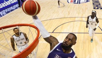 开云体育保障-39岁詹皇有多强？准绝杀+疯狂攻筐：美国男篮真核