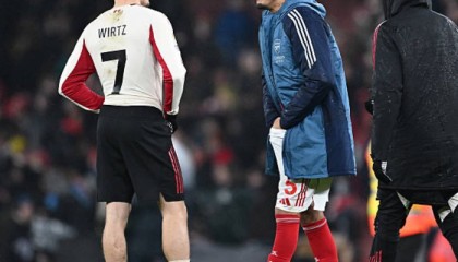 开云体育保障-银卡赛后与维尔茨小聚未同框弗林蓬，防守到位意外伤退|阿森纳|体育赛事讨论|弗林·唐斯|比赛|受伤_新浪体育_新浪新闻