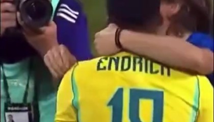 kaiyun app-好久不见！19岁恩德里克开心抱起40岁莫德里奇，两人赛后寒暄