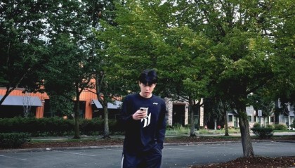 开云投注-杨瀚森工作室官博晒小杨近照：波特兰的秋🍂