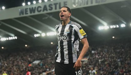 开云体育博彩-英超绝杀！曼城爆冷！曼联丢分稳居前三，夺冠热门7分领跑