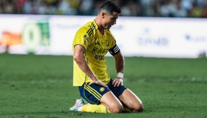 开云体育保障-新赛季首球 在利雅得胜利百球 C罗跪地祈祷仍失冠